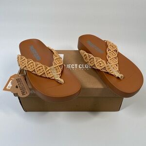 NIB Project Cloud Hammock Cushioned Flip Flop Sandal Women’s Size 8.5 Tan